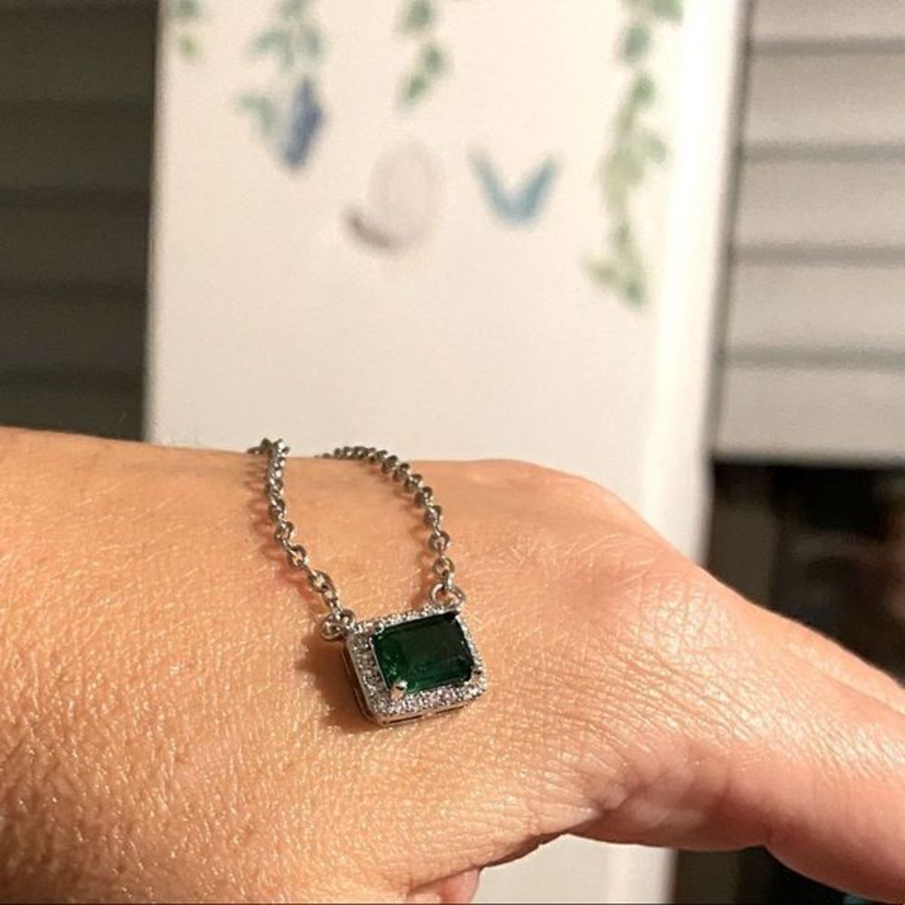 The Primavera 925 18” Emerald green pendant necklace